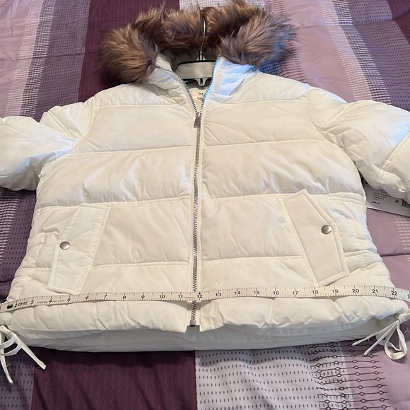 New White Puffer Jacket- Sz Large Faux fur trim on hood. Maralyn & Me - Picture 11 of 11